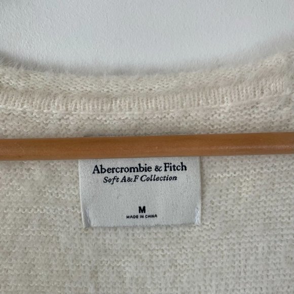 Abercrombie Eyelash Soft  Cozy V-Neck Slouchy Sweater White Sz Medium - Picture 10 of 11